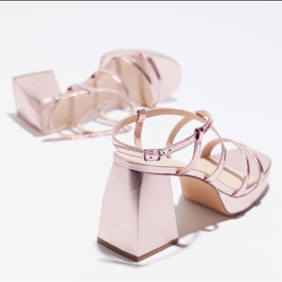 🌿NWT UO Y2K Platform Retro Block Strappy Heels Size 10 in Box - Picture 11 of 12